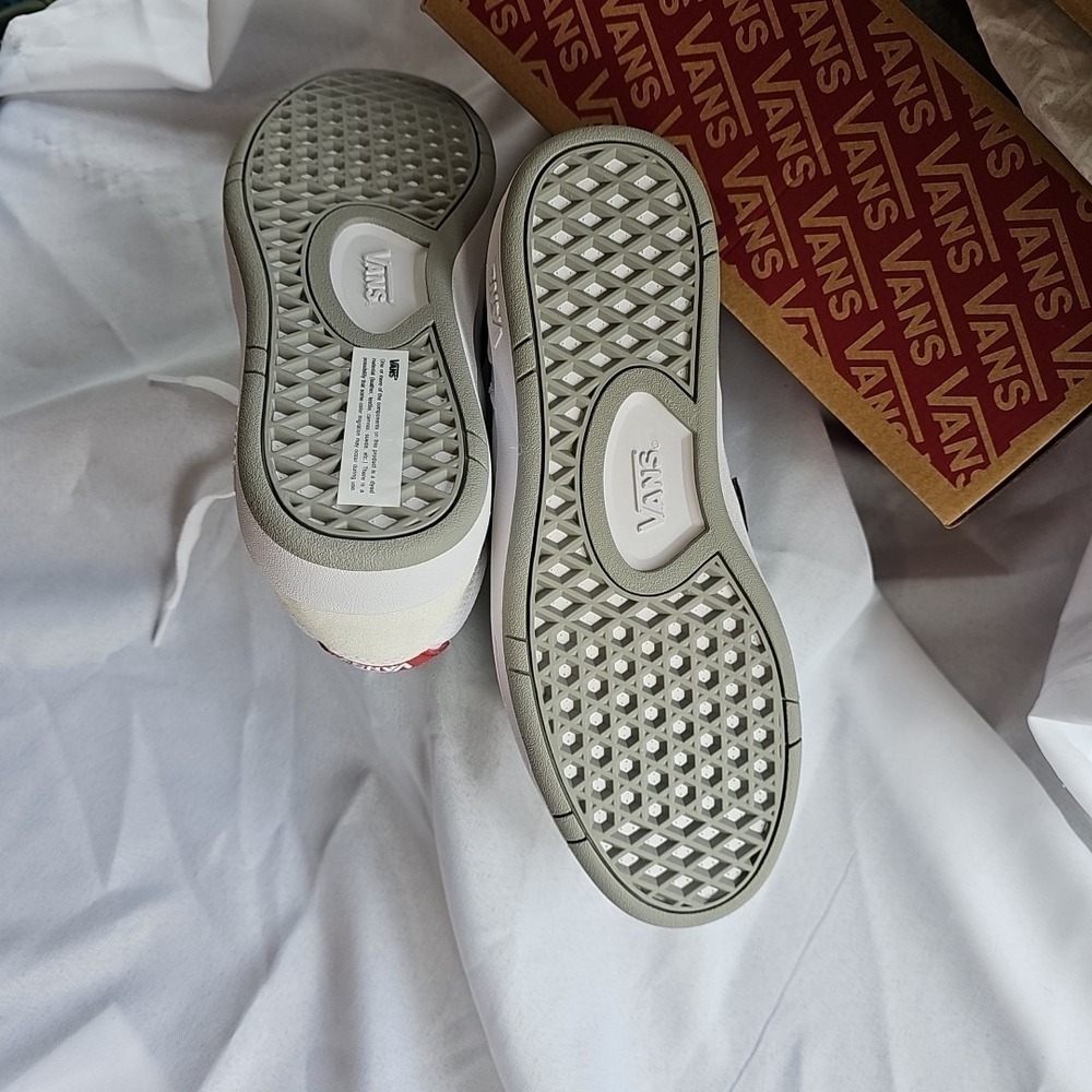 VANS Lowland CC Unisex US W10/ M8.5 TENNIS SHOE VN000BWBWRQ white/red/grey - Picture 9 of 10